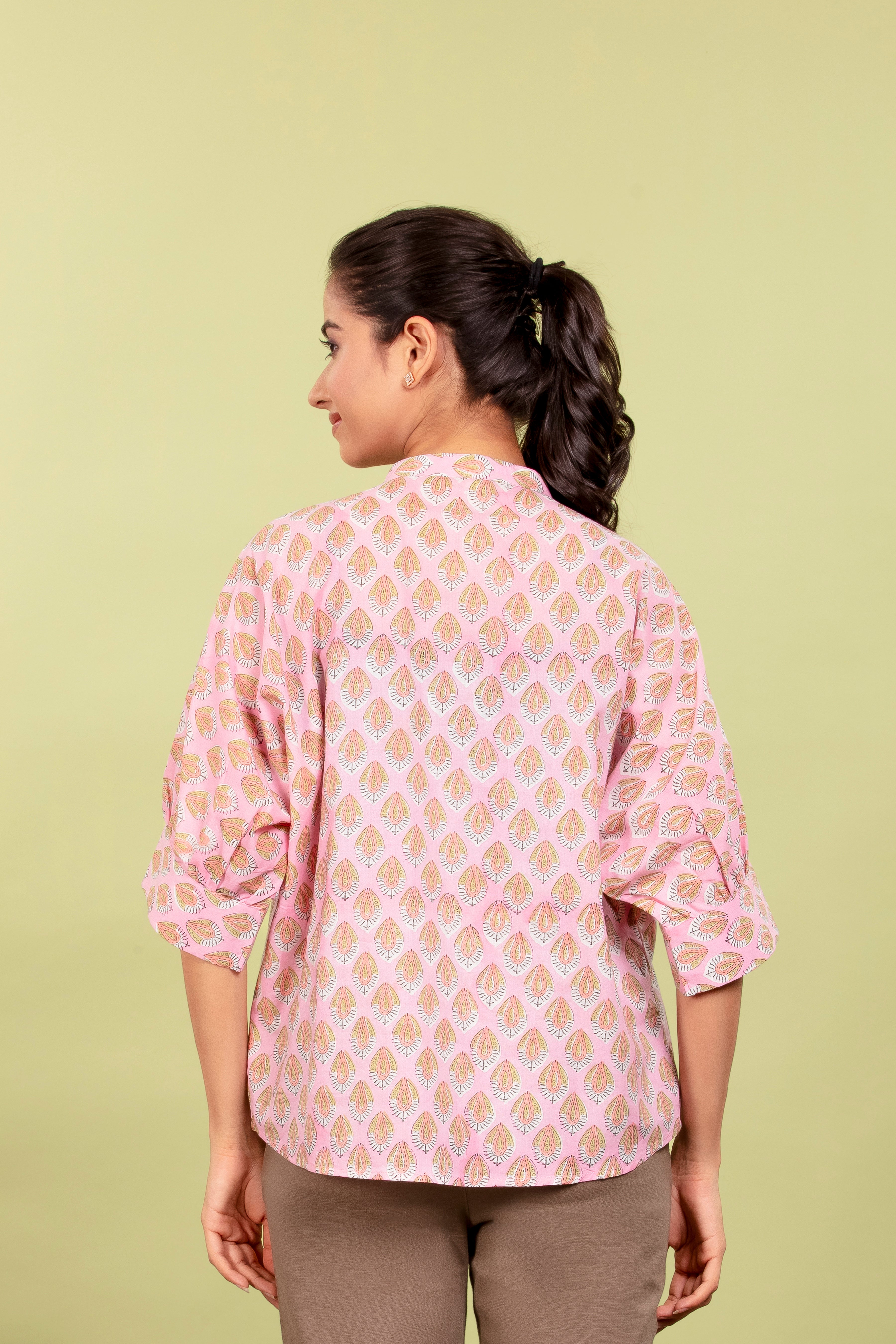 Oversized Top in Cotton with a Soft Pink Block Print, Perfect for Everyday Comfort.