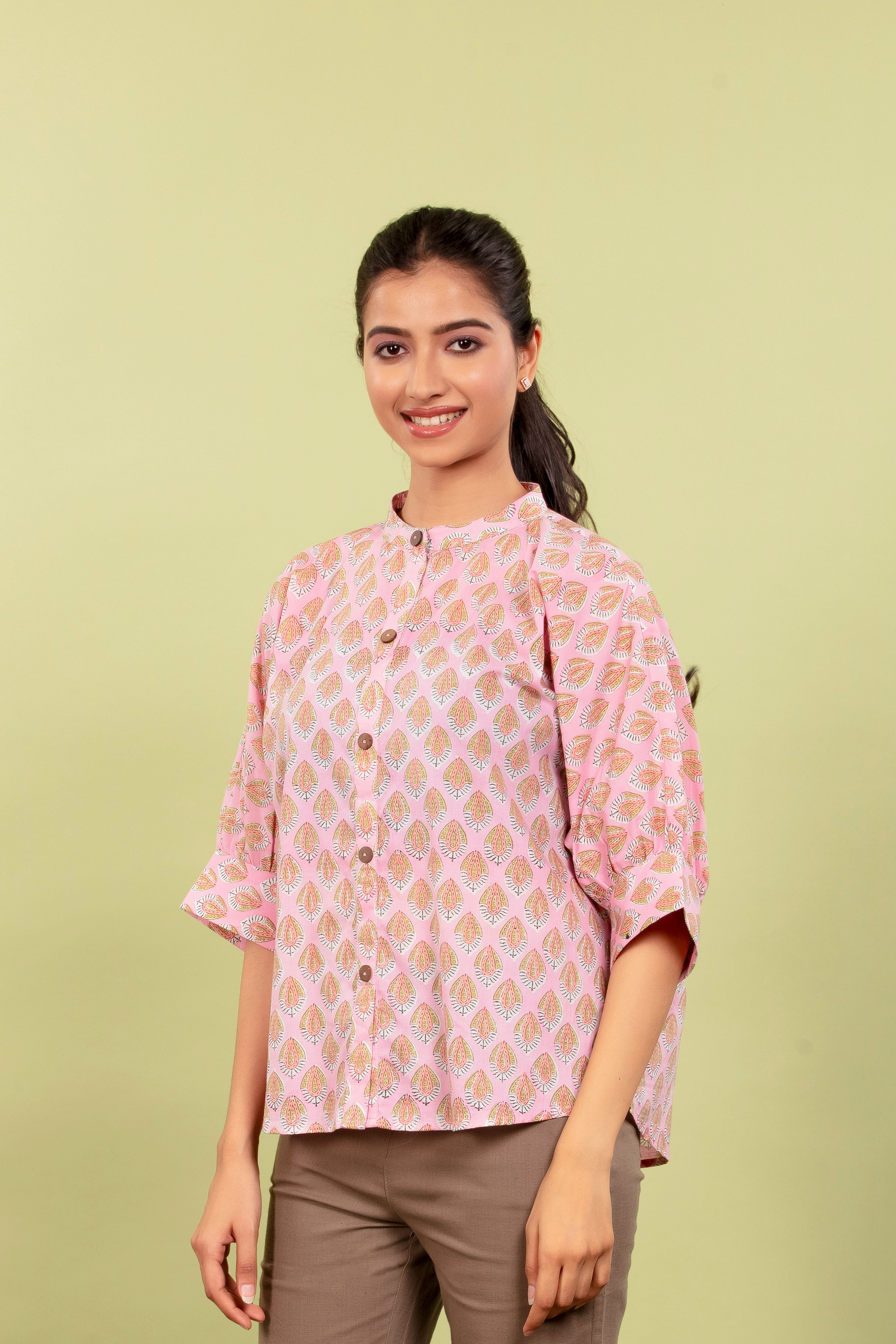 Oversized Top in Cotton with a Soft Pink Block Print, Perfect for Everyday Comfort.