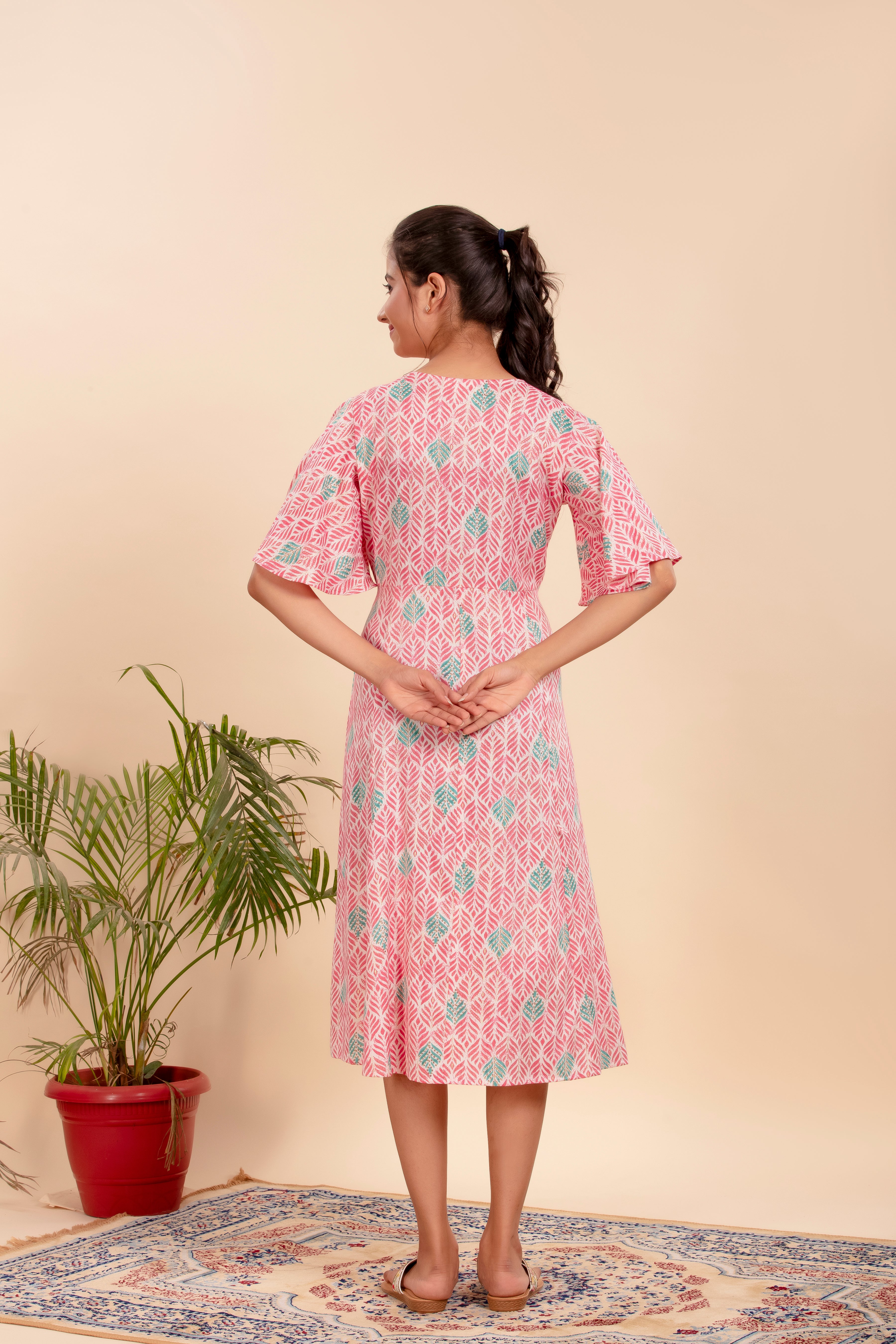 Dress with a Playful Print and a Comfy, Flowy Fit.