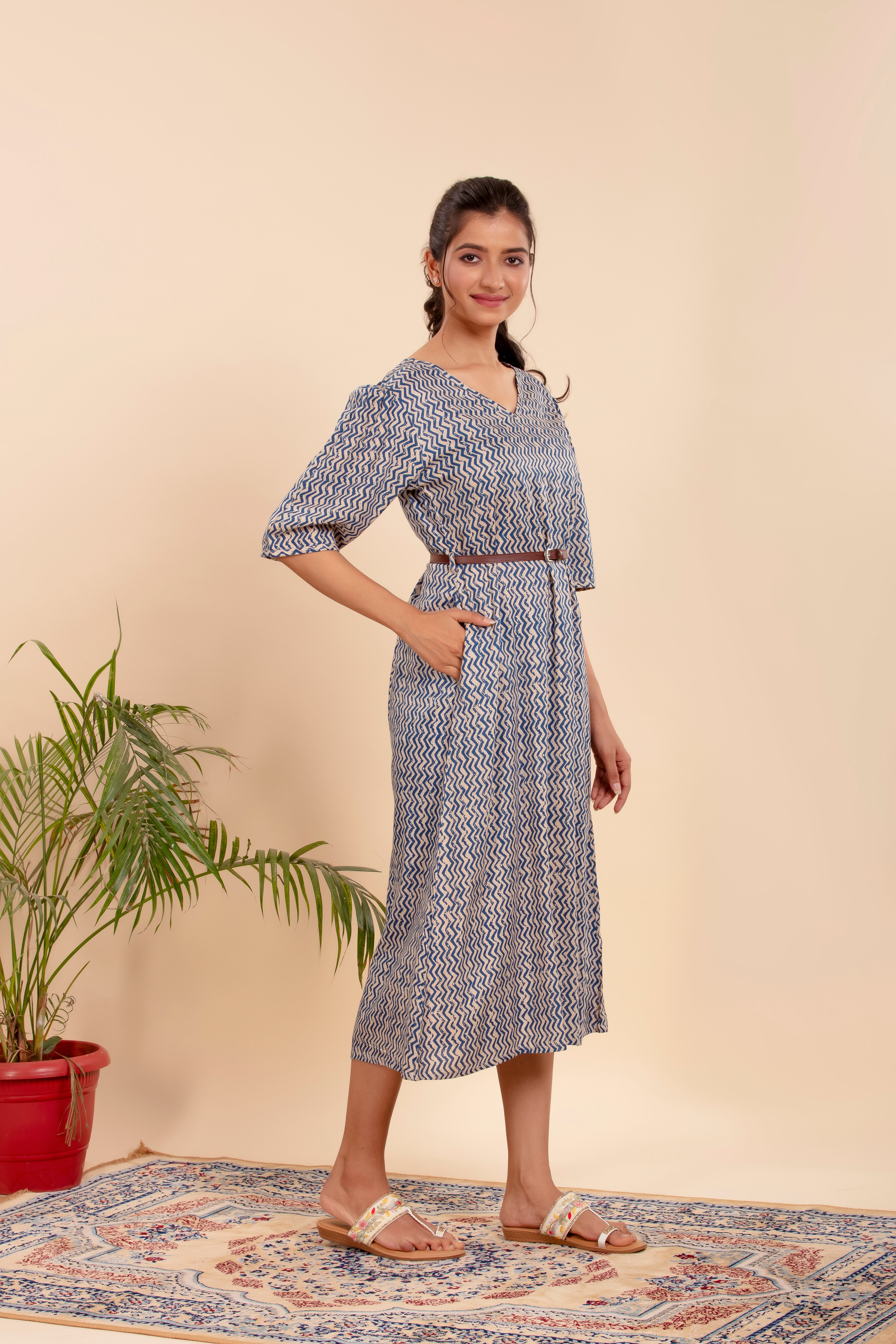 Dress with a Chic Print, Comfy Fit, and a Stylish Waist Belt.