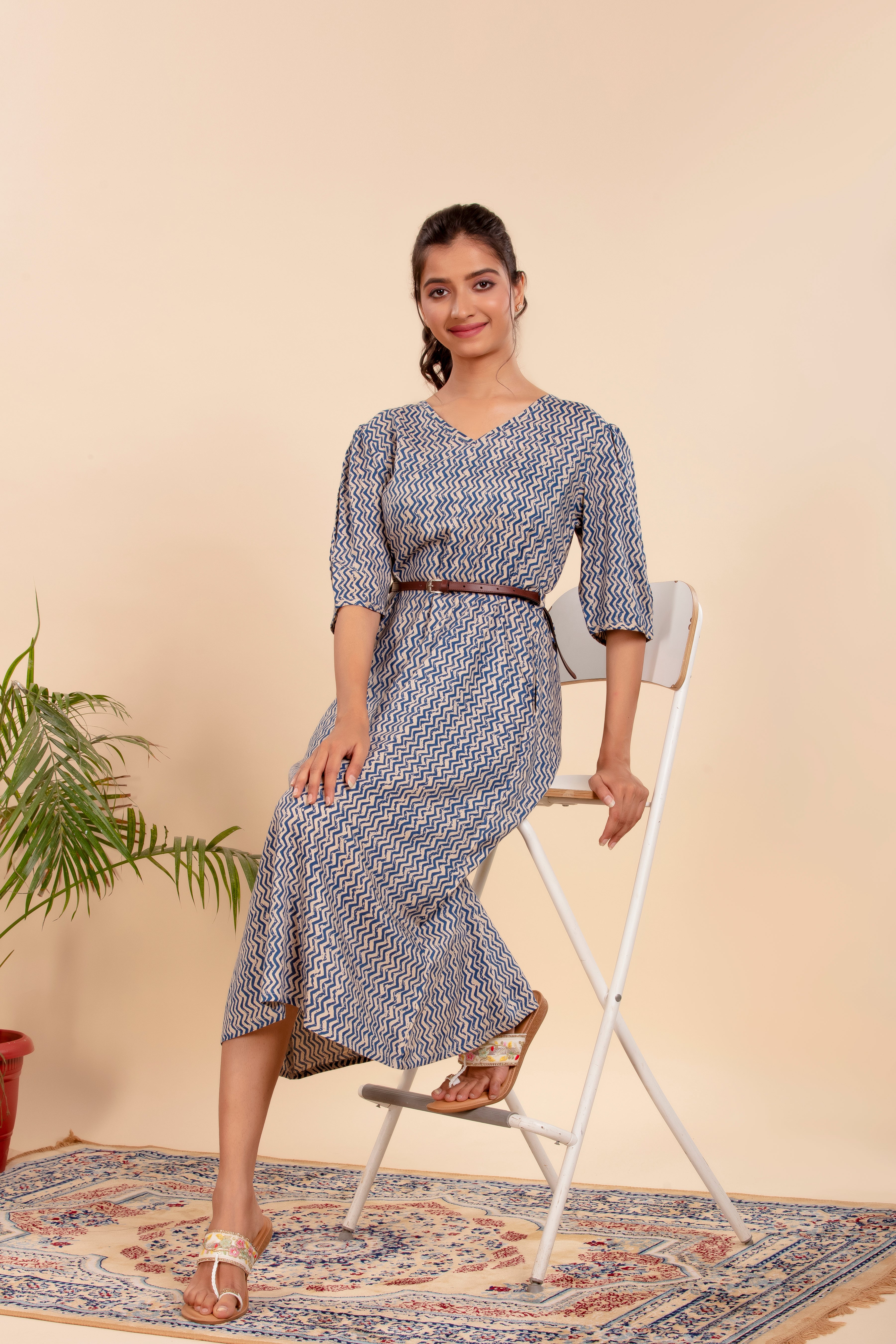 Dress with a Chic Print, Comfy Fit, and a Stylish Waist Belt.