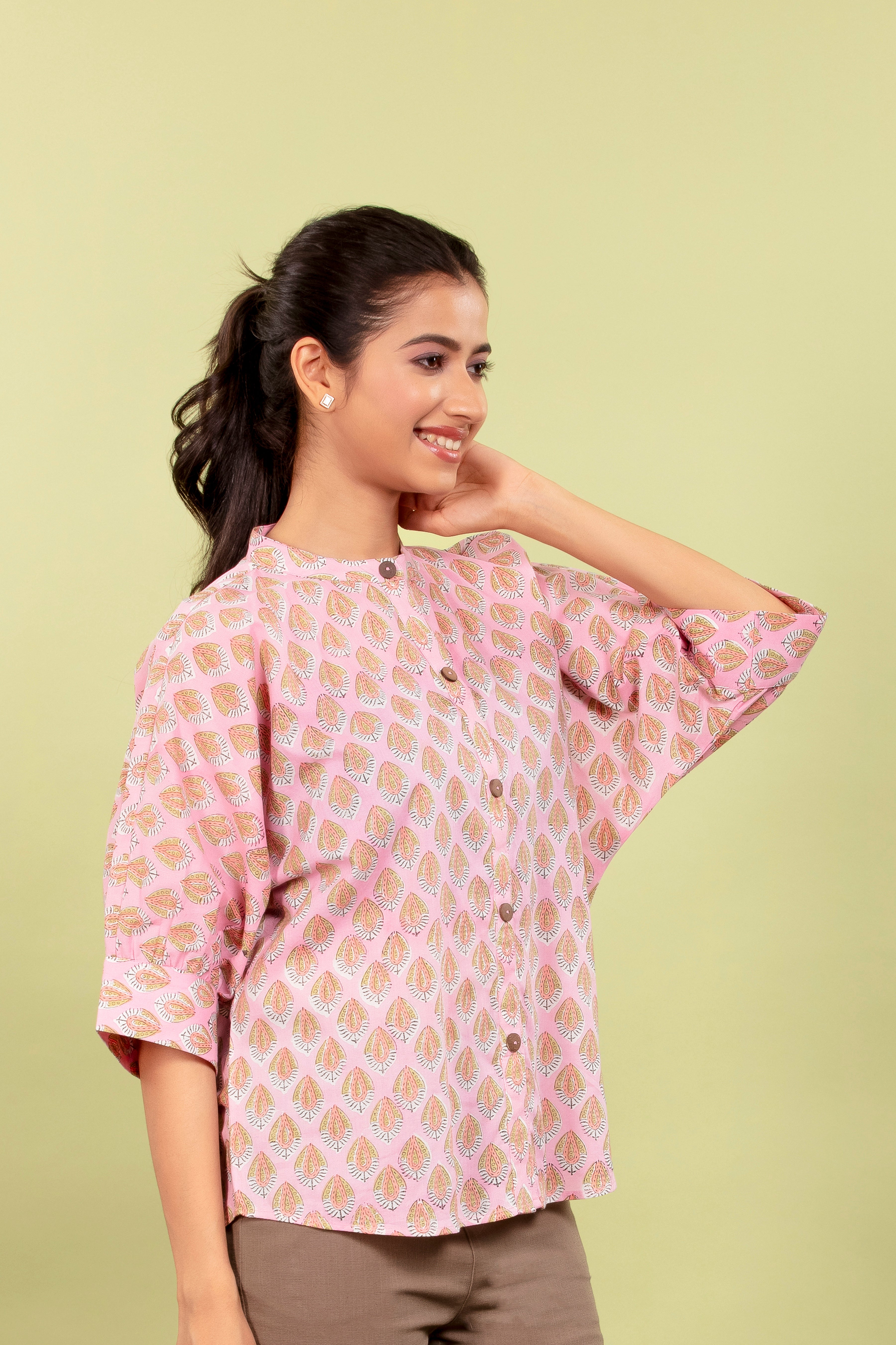 Oversized Top in Cotton with a Soft Pink Block Print, Perfect for Everyday Comfort.
